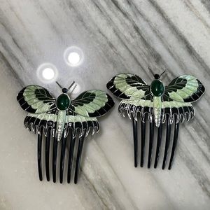 Women’s hair combs